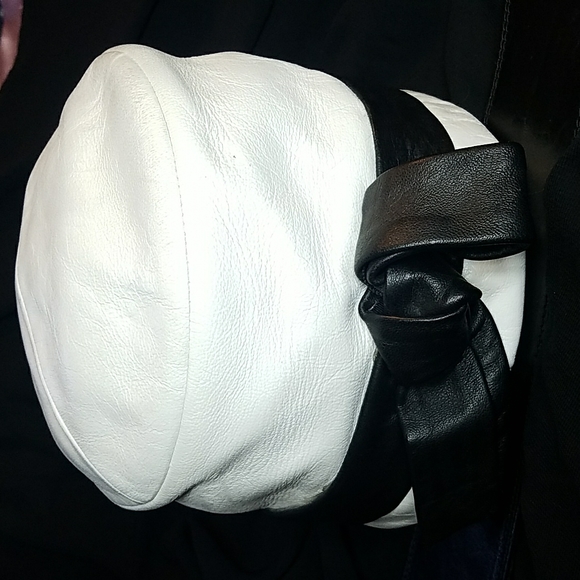 Christian Dior 'Miss Dior' 1960's Vintage Leather White and Black Mod Cloche Hat - Picture 4 of 14